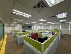 Palais Renaissance (D9), Office #632373361
